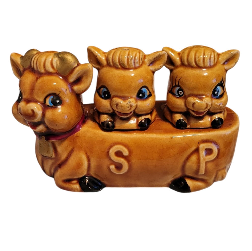 VINTAGE COW SALT & PEPPER SHAKERS